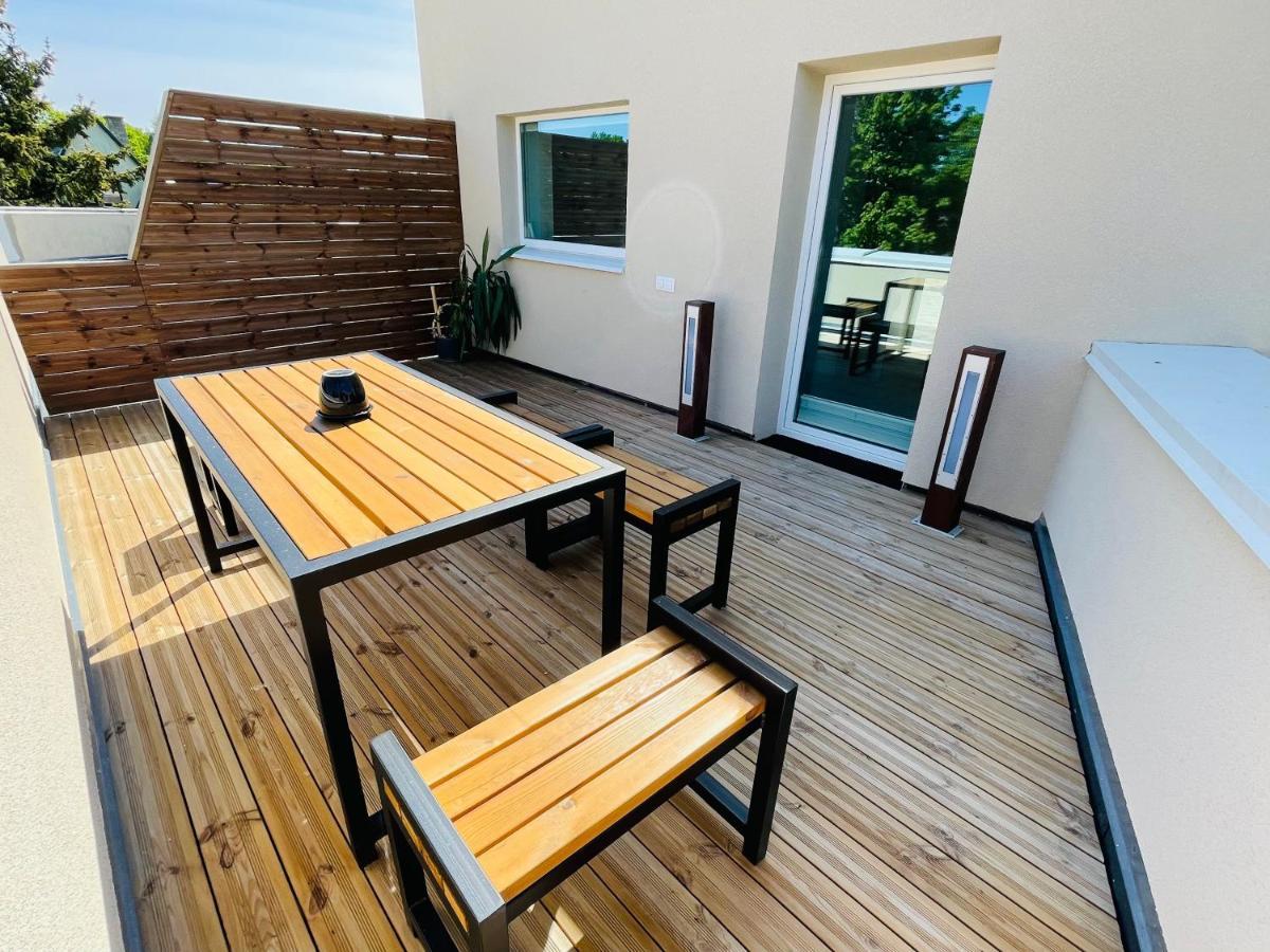Hotel Vesiroos Parnu Ngoại thất bức ảnh