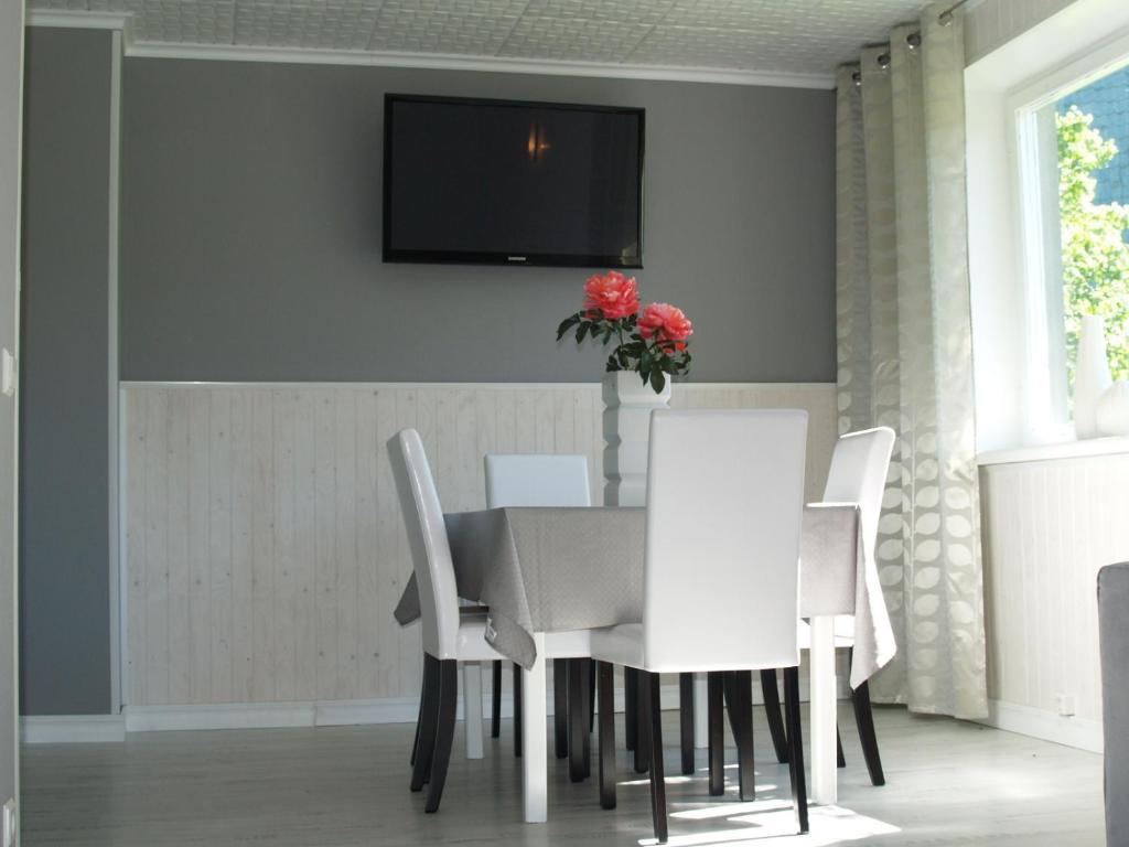 Hotel Vesiroos Parnu Ngoại thất bức ảnh