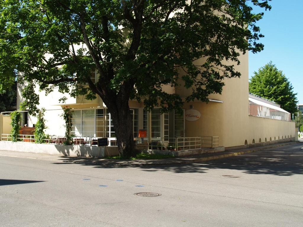 Hotel Vesiroos Parnu Ngoại thất bức ảnh